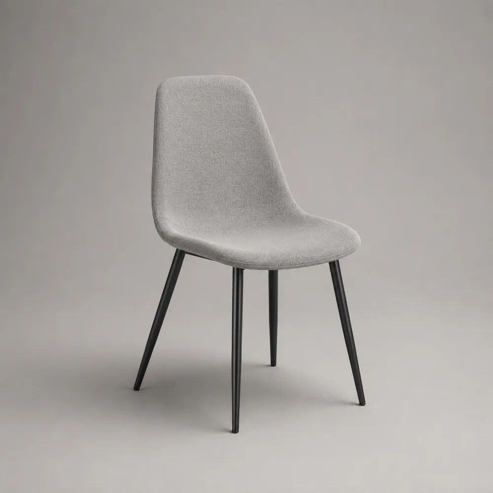 Chaise de salle à manger rembourrée en tissu gris clair avec dossier arrondi et pieds en métal noir, 46 × 55 × 84 cm