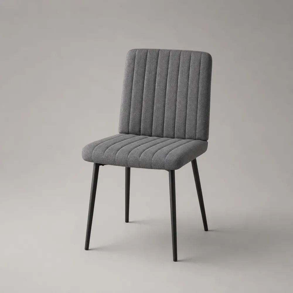 Chaise de salle à manger rembourrée en tissu gris, dossier rectangulaire et pieds en acier noir, 48 × 57 × 84 cm