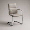 Chaise avec accoudoirs en similicuir taupe et métal chromé, piètement luge, 57 × 59 × 91 cm