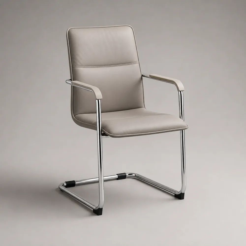 Chaise avec accoudoirs en similicuir taupe et métal chromé, piètement luge, 57 × 59 × 91 cm