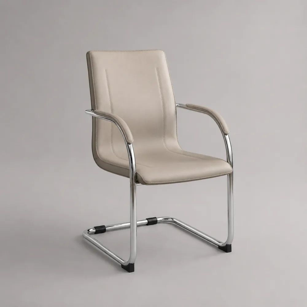 Chaise avec accoudoirs en similicuir beige et acier chromé, 56 × 60 × 91 cm
